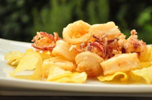 Frittura di calamaretti e patate