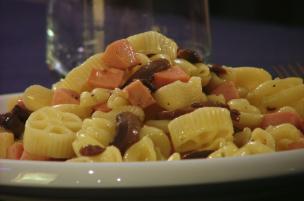 Pasta wurstel e funghi