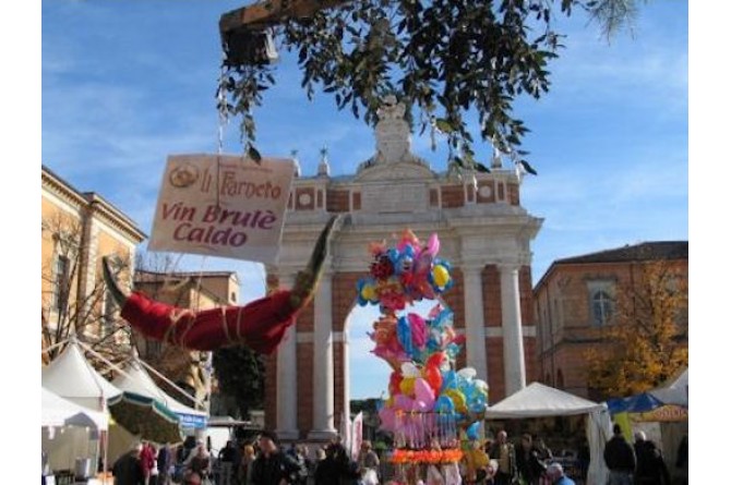 Dal 8 all'11 novembre a Santarcangelo di Romagna torna la "Fiera dei Becchi" Dal 8 all'11 novembre a Santarcangelo di Romagna torna la "Fiera dei Becchi"