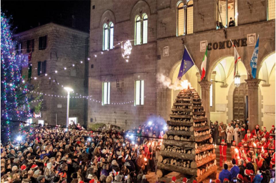 Abbadia San Salvatore la Vigilia di Natale si illumina con le “Fiaccole”