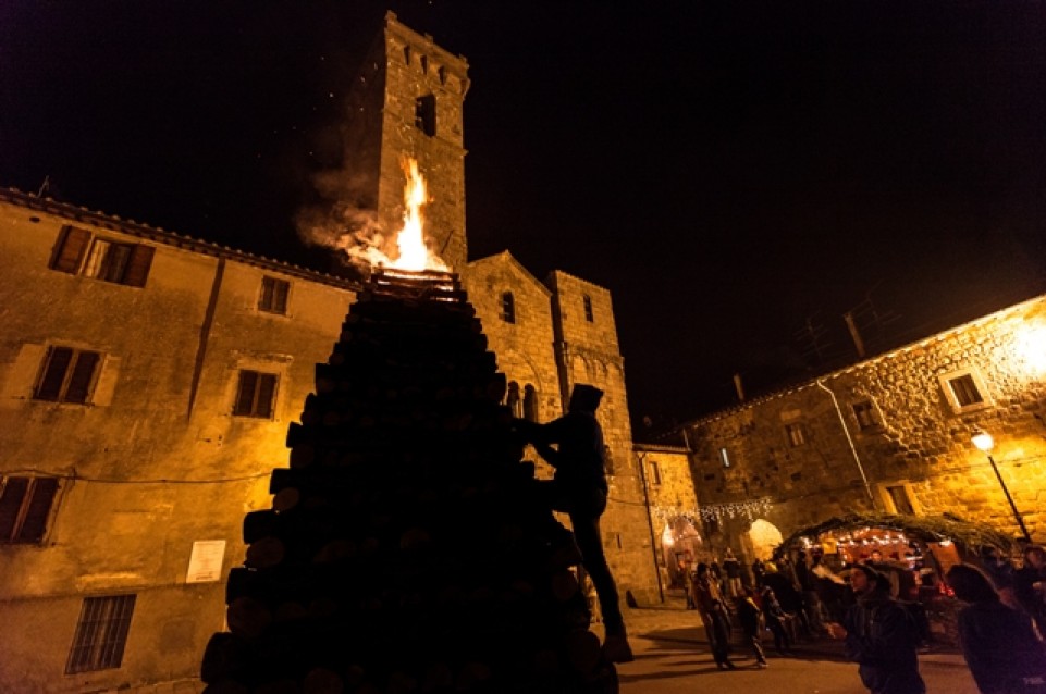 Dall'8 dicembre al 7 gennaio Abbadia San Salvatore si trasforma nella Città delle Fiaccole