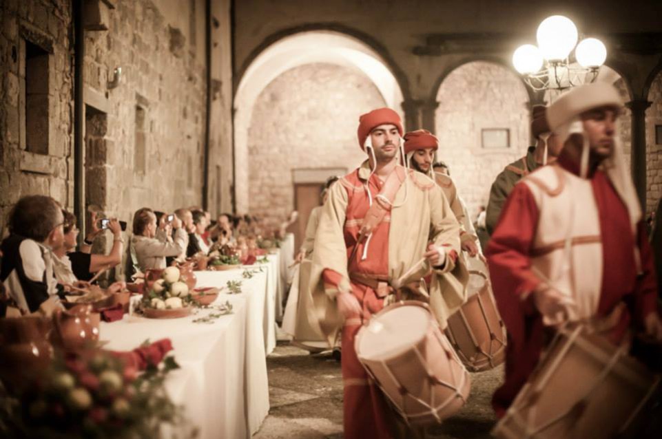 L'antica "Offerta dei censi": dall' 8 al 10 luglio ad Abbadia San Salvatore torna il Medioevo