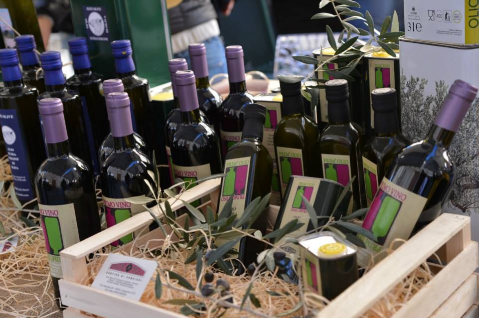 Il 28 e 29 novembre a Camaiore arriva "Prim'Olio Primo Vino" Il 28 e 29 novembre a Camaiore arriva "Prim'Olio Primo Vino"