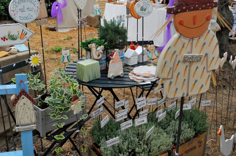 Festa delle Erbe Aromatiche Officinali e Antiche Piante: a Borgo di Rollo il 20 e 21 giugno Festa delle Erbe Aromatiche Officinali e Antiche Piante: a Borgo di Rollo il 20 e 21 giugno
