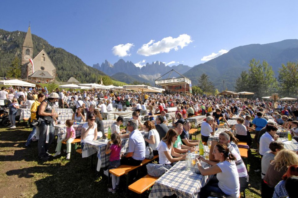 Festa dello Speck Alto Adige 2015: appuntamento in Val di Funes il 3 e 4 ottobre Festa dello Speck Alto Adige 2015: appuntamento in Val di Funes il 3 e 4 ottobre