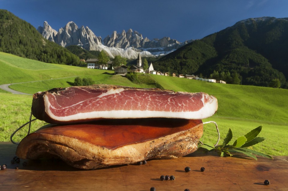 Festa dello Speck Alto Adige in Val di Funes: il 30 settembre e il 1 ottobre a Santa Maddalena 