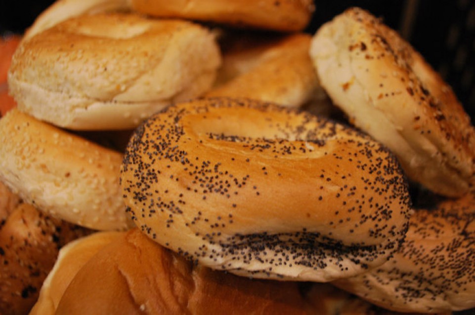 Gli italiani continuano a preferire il pane artigianale, ma mangiano più spesso fuori casa