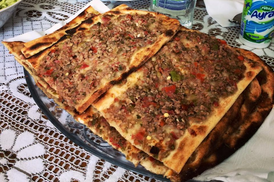 La pizza nel mondo: imitazioni, interpretazioni e invenzioni La pizza nel mondo: imitazioni, interpretazioni e invenzioni