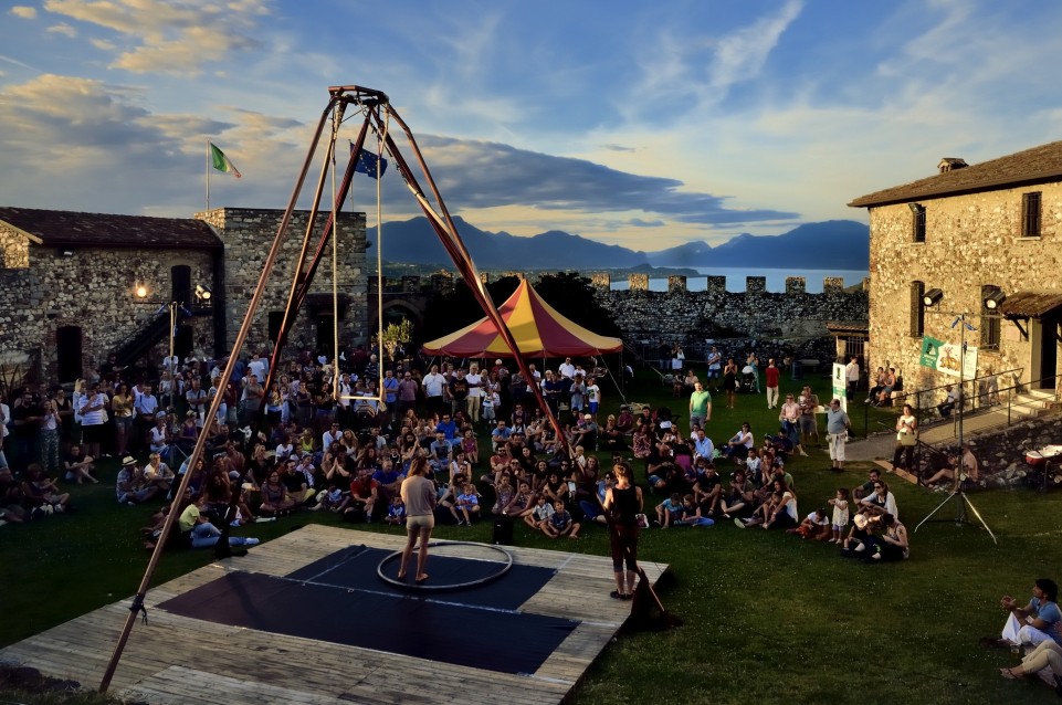 Dal 2 al 5 agosto torna Lonato in Festival: musica, arte, cultura e gusto dal mondo Dal 2 al 5 agosto torna Lonato in Festival: musica, arte, cultura e gusto dal mondo
