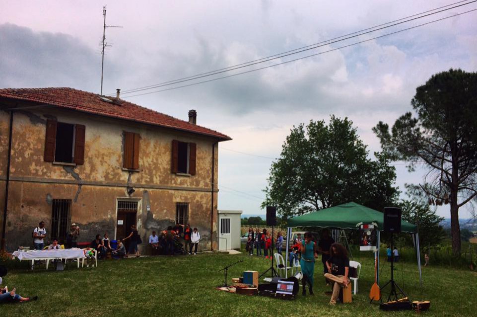 Musica nelle aie: dall'11 al 14 maggio natura, gusto e folclore si incontrano a Castel Raniero 