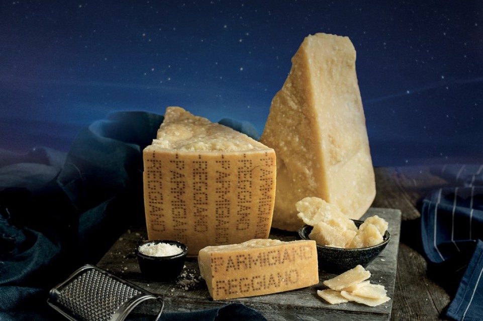 Parmigiano Reggiano Night: il 26 e 27 ottobre si celebra il re dei formaggi 