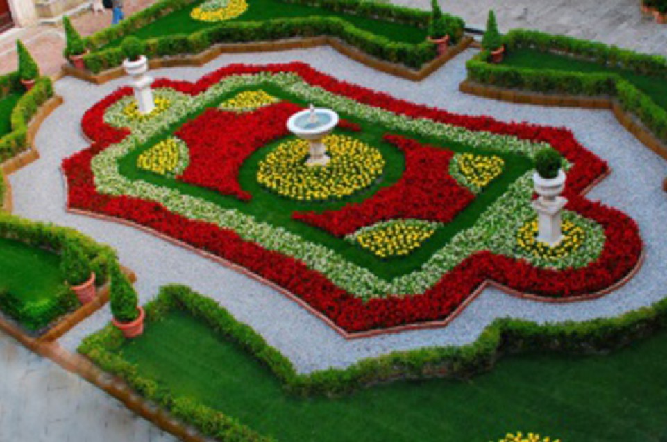 Dall'1 al 15 maggio a Pienza vi aspettano i colori e i profumi di "Pienza e i Fiori" Dall'1 al 15 maggio a Pienza vi aspettano i colori e i profumi di "Pienza e i Fiori"