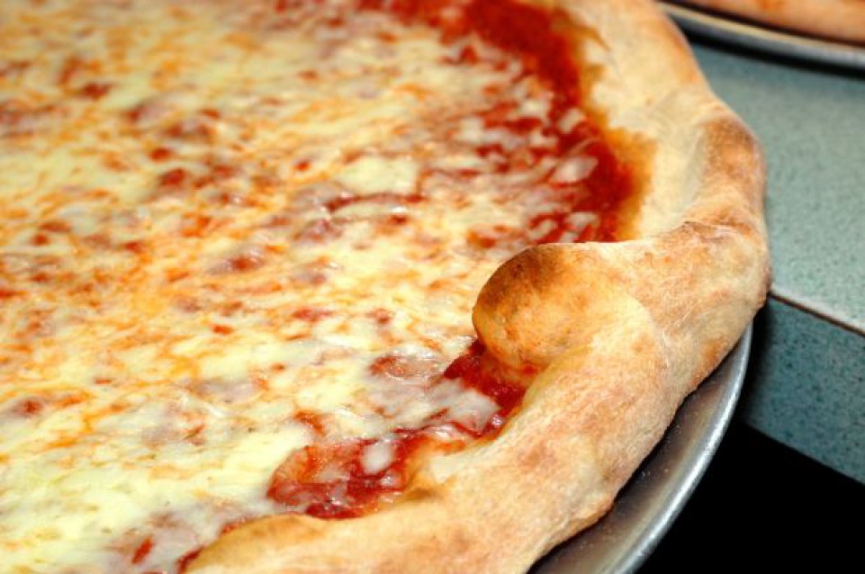 Pizza da record: la più lunga misura 1.299 metri ed è tutta italiana 