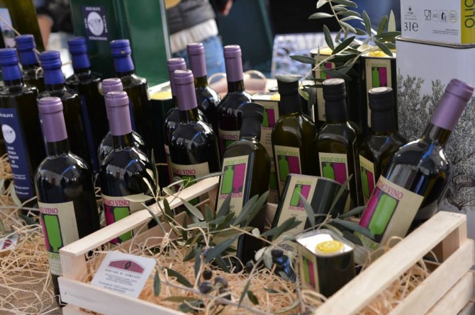 Prim'olio Primovino: il 29 e 30 novembre l'olio e il vino nuovo vi aspettano a Camaiore Prim'olio Primovino: il 29 e 30 novembre l'olio e il vino nuovo vi aspettano a Camaiore