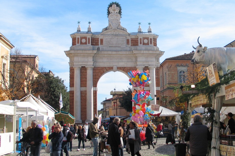 Dall'11 al 13 novembre a Santarcangelo di Romagna vi aspetta la "Fiera di San Martino" Dall'11 al 13 novembre a Santarcangelo di Romagna vi aspetta la "Fiera di San Martino"