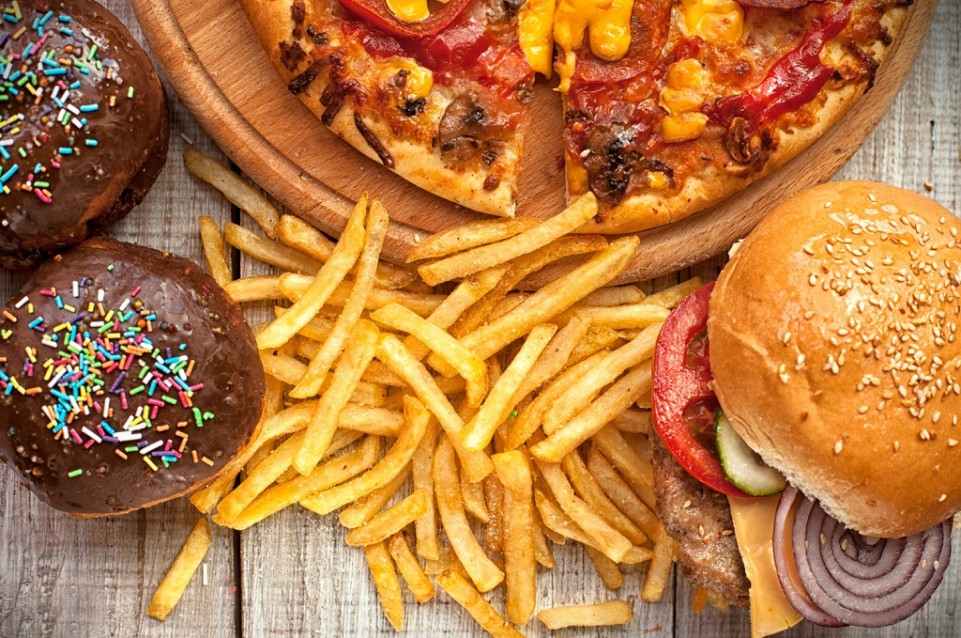 Sapete cos'è il junk food? Ecco come riconoscere il cibo spazzatura