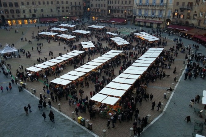 A Siena oltre centoventimila presenze per il Mercato nel Campo 