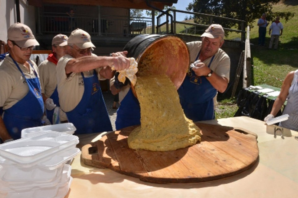 Il 30 settembre a Storo vi aspetta il gustoso "Festival della polenta" 