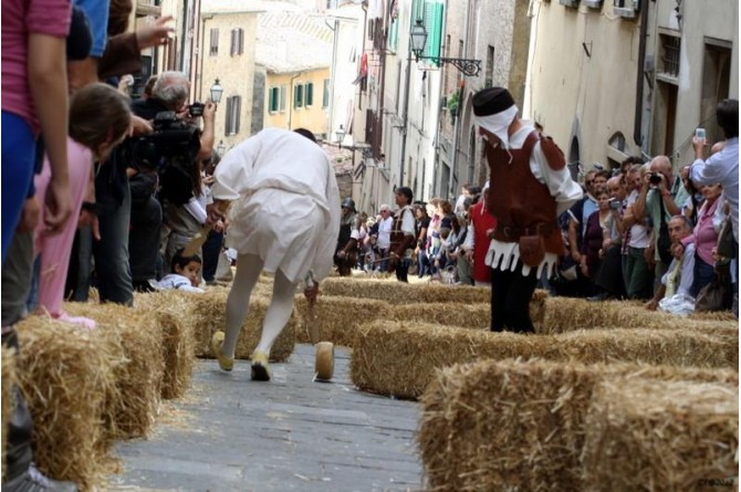 Il profumo del tartufo bianco e della cucina toscana vi aspettano a VOLTERRAGUSTO