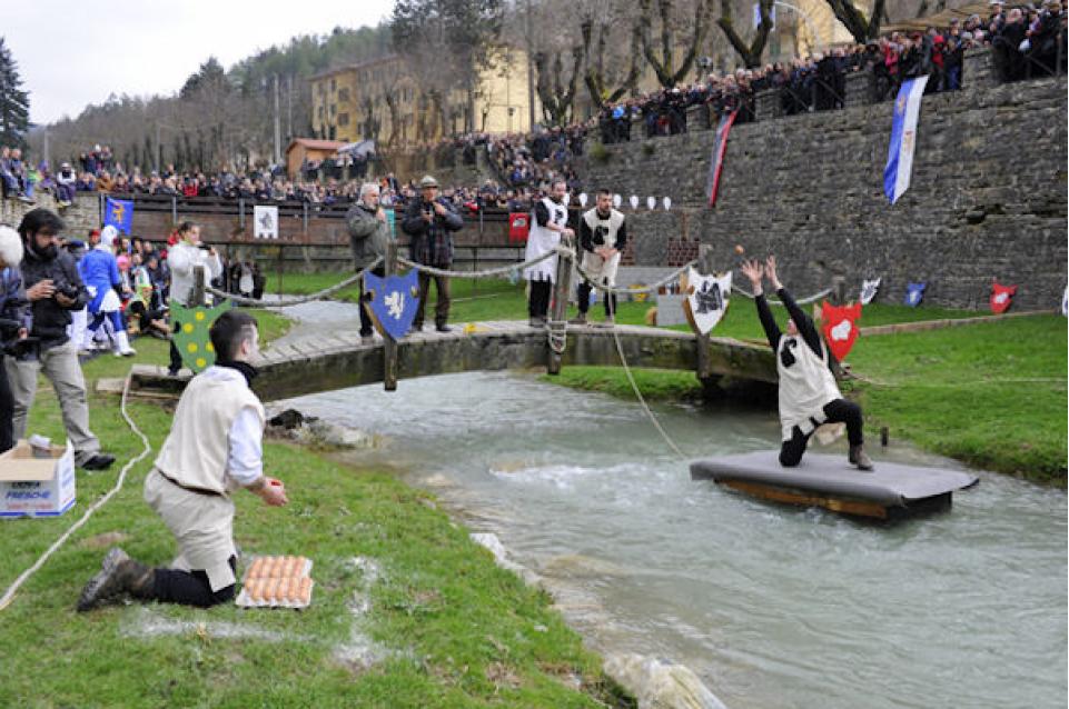 Il 5 e 6 aprile a Tredozio la Pasqua si festeggia con la Sagra e il Palio dell'Uovo Il 5 e 6 aprile a Tredozio la Pasqua si festeggia con la Sagra e il Palio dell'Uovo