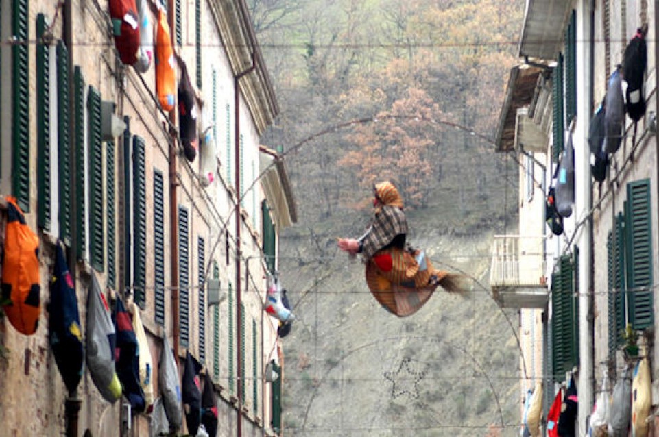 Dal 2 al 6 gennaio a Urbania arriva la "Festa Nazionale della Befana" Dal 2 al 6 gennaio a Urbania arriva la "Festa Nazionale della Befana"