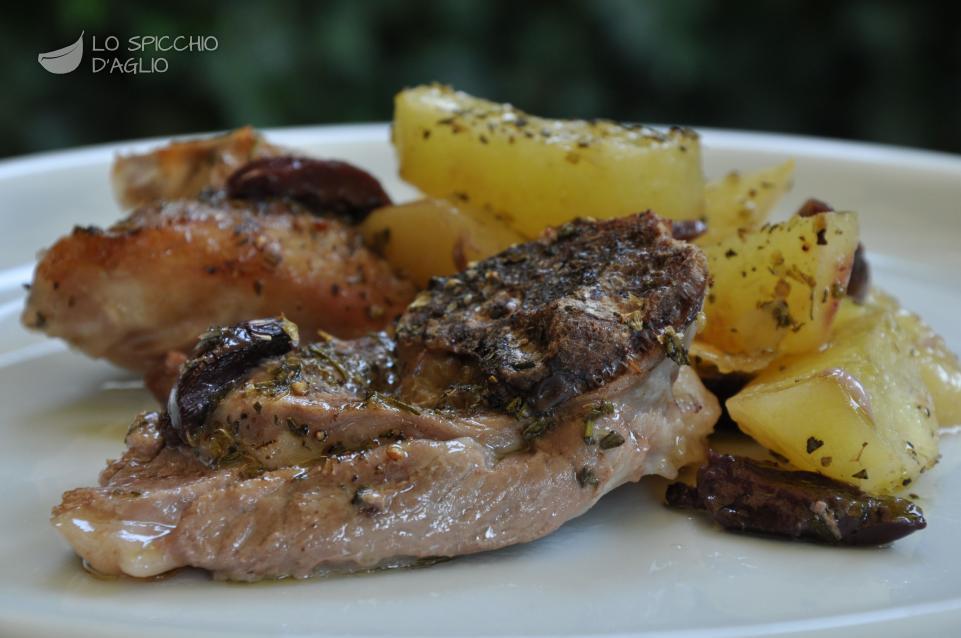 Agnello al forno con patate e olive Agnello al forno con patate e olive