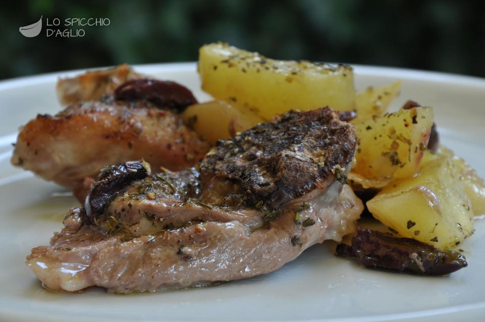 Agnello al forno con patate e olive