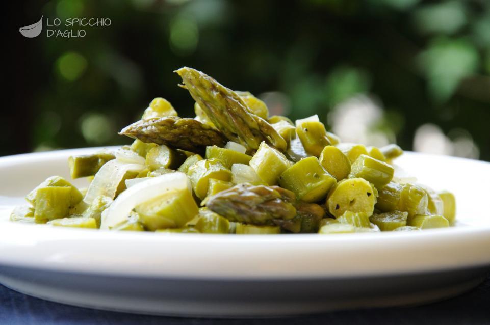 Asparagi e cipolle in padella