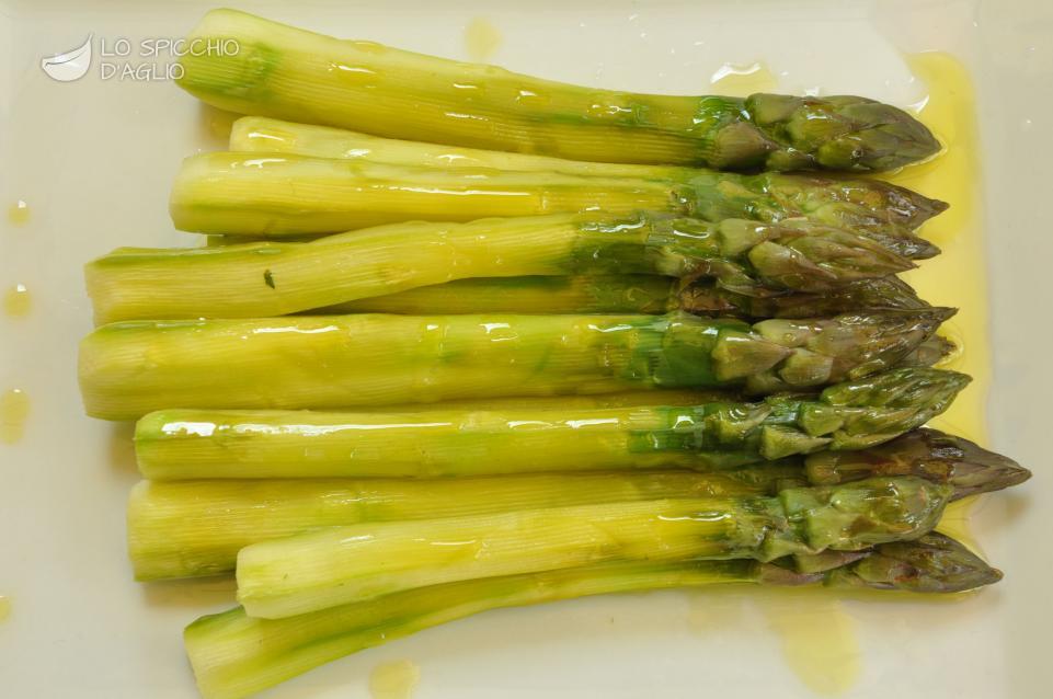 Asparagi a vapore al microonde