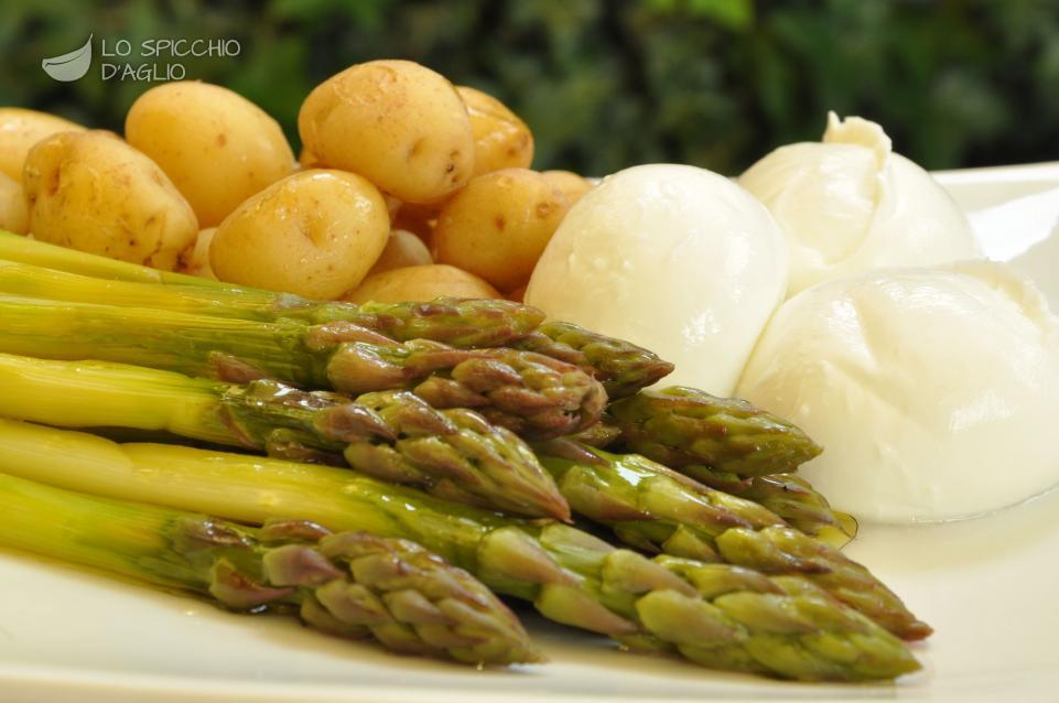 Bocconcini di bufala con asparagi e patate novelle