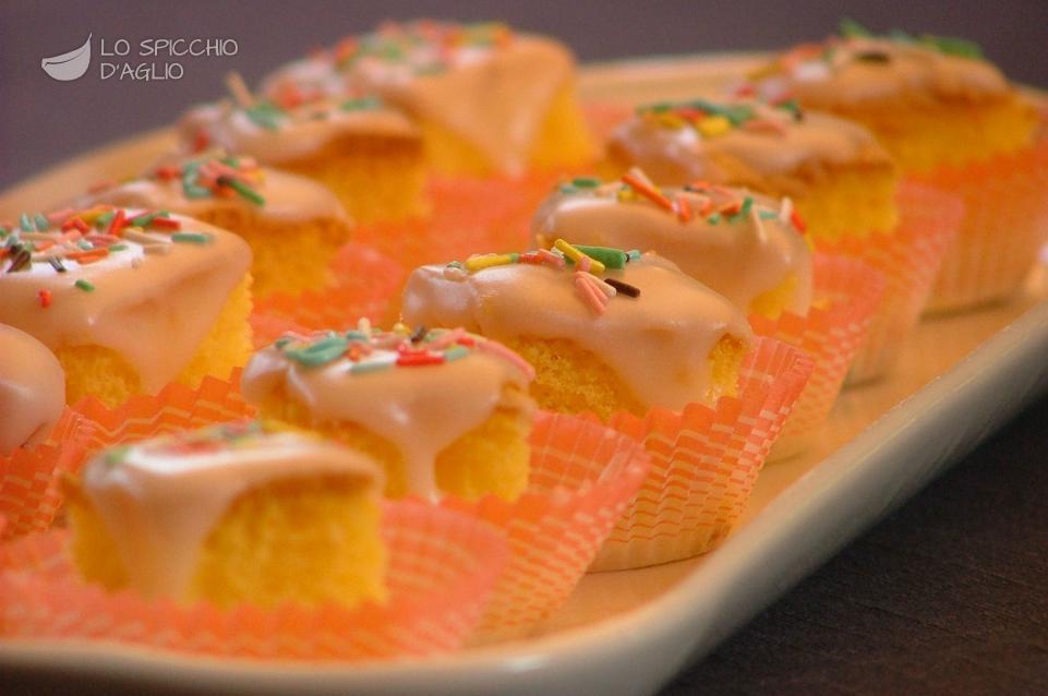 Bocconcini di Pan di Spagna glassati Bocconcini di Pan di Spagna glassati