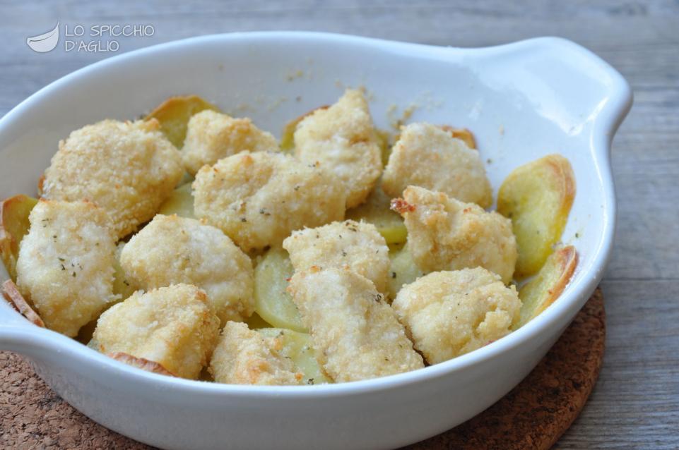 Bocconcini di pollo con sfogliette di patate al forno