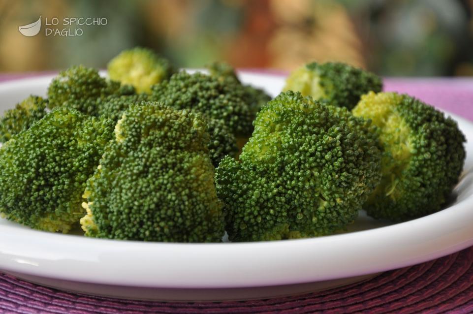 Broccoli a vapore Broccoli a vapore