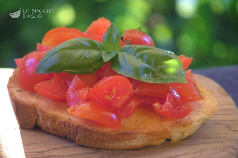 Bruschetta con dadolata di pomodori Bruschetta con dadolata di pomodori