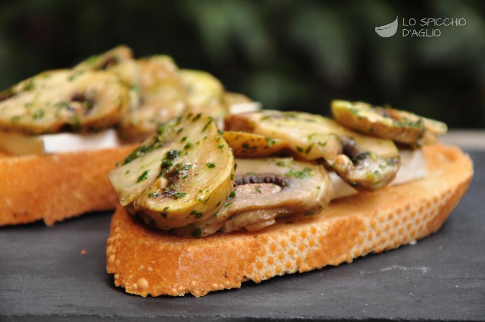 Bruschette funghi e Brie