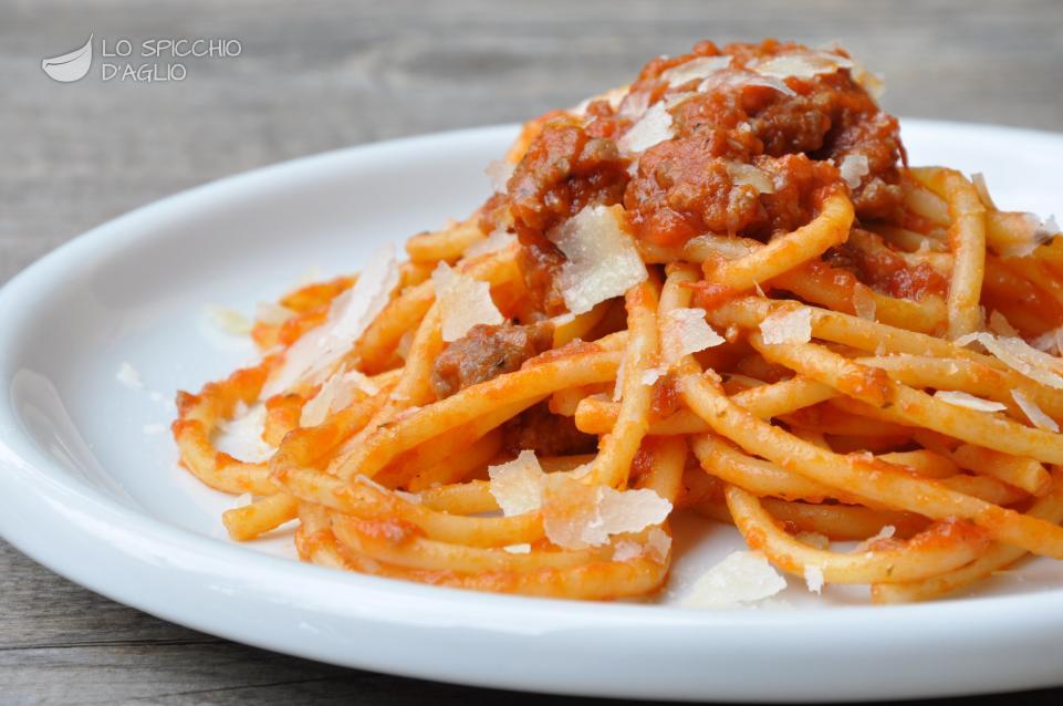 Bucatini salsiccia e pomodoro