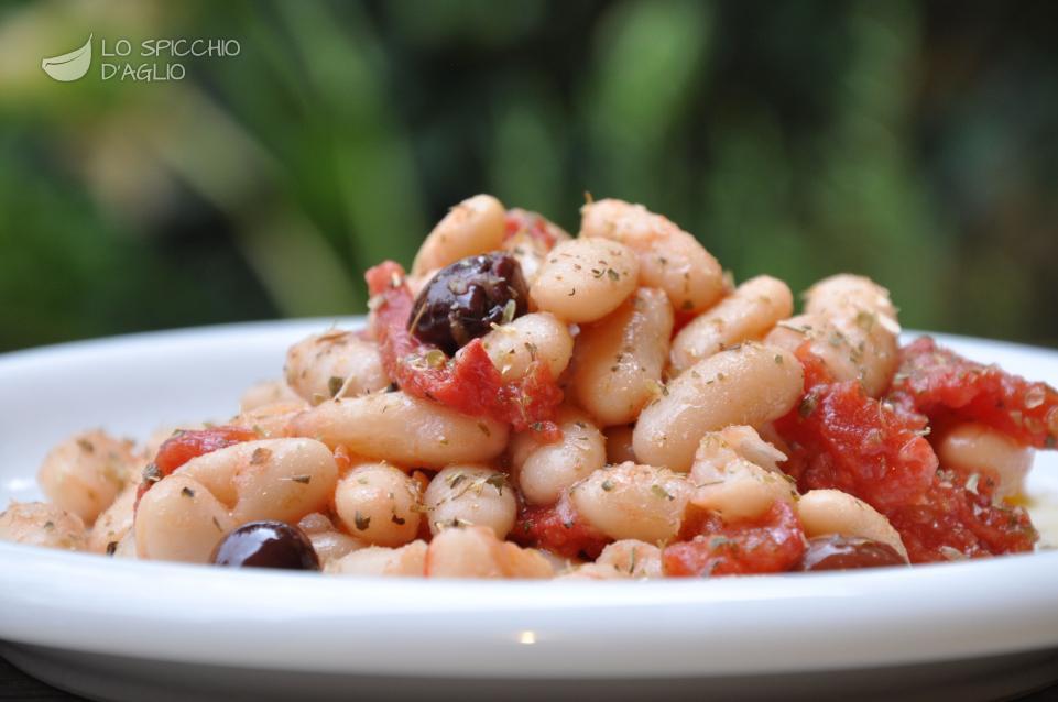 Insalata di cannellini, pomodorini e olive