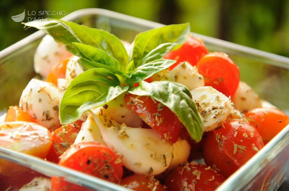 Caprese pomodorini e mozzarelline Caprese pomodorini e mozzarelline