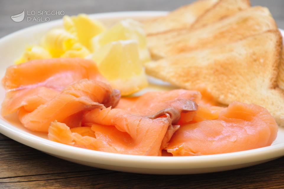 I 10 Antipasti Di Natale Piu Buoni.Ricetta Carpaccio Di Salmone Affumicato Le Ricette Dello Spicchio D Aglio