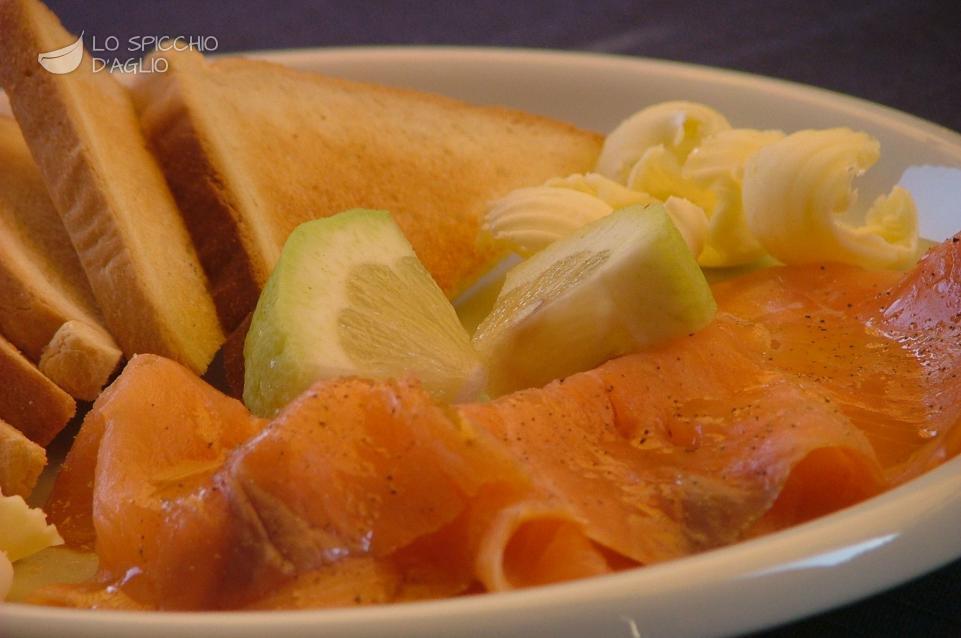 Carpaccio di salmone affumicato Carpaccio di salmone affumicato