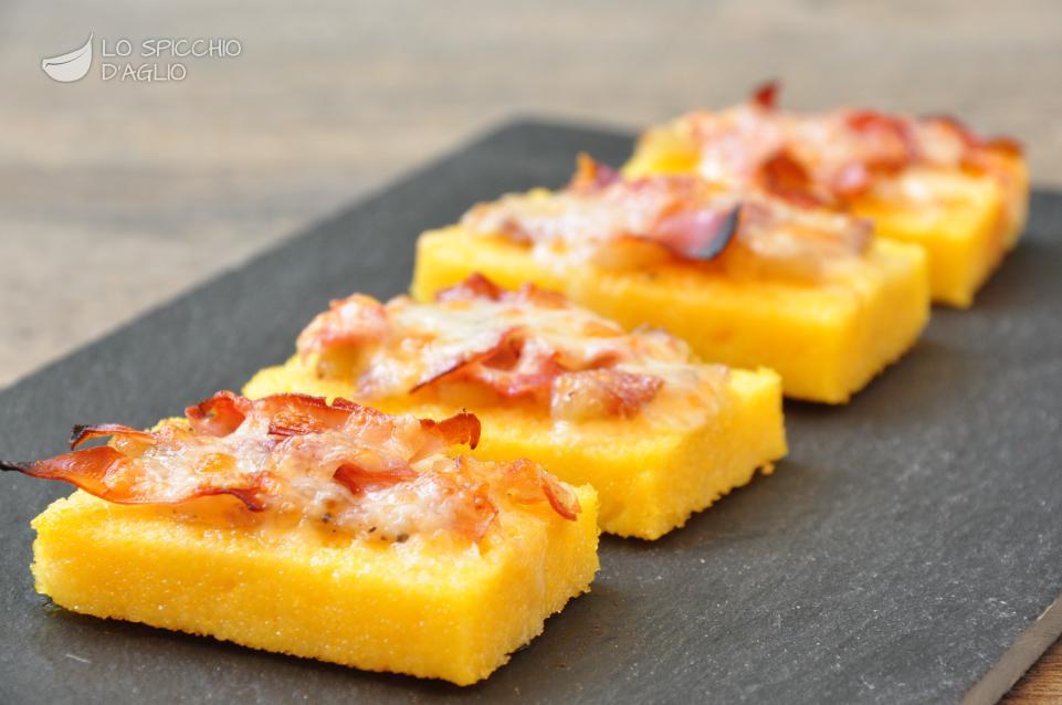 Crostini di polenta, speck e Gruyére