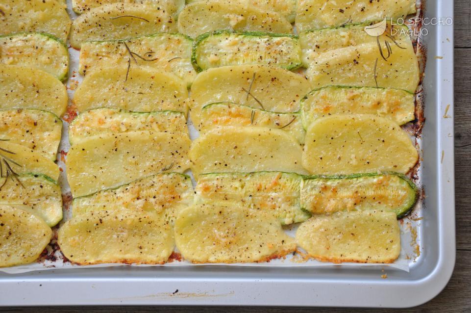 Fettine di patate e zucchine al forno Fettine di patate e zucchine al forno