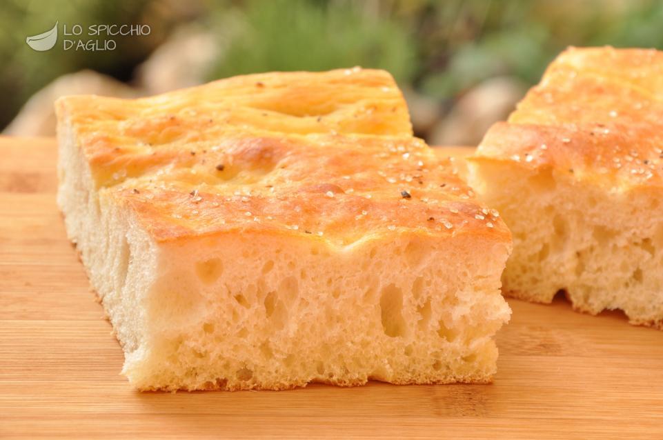 Focaccia olio e sale