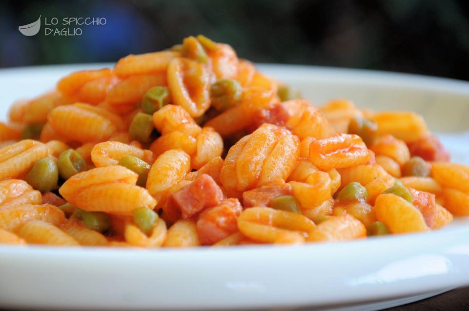 Gnocchetti sardi pancetta e piselli Gnocchetti sardi pancetta e piselli