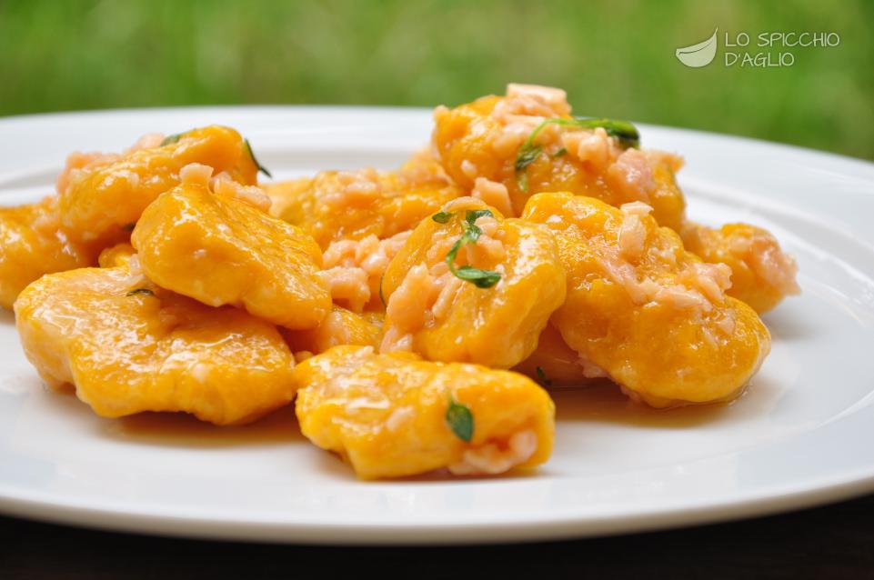 Gnocchi di zucca burro e salmone