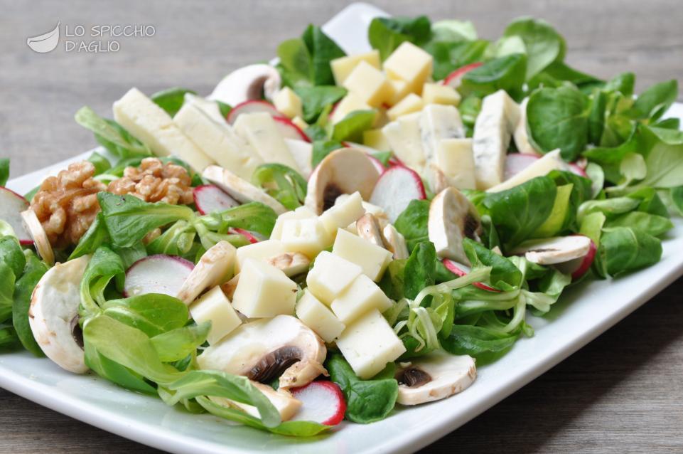 Insalata con formaggi all'agrodolce