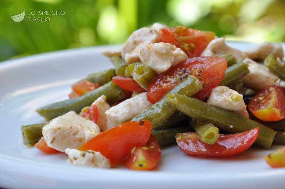 Insalata di pollo, pomodori e fagiolini