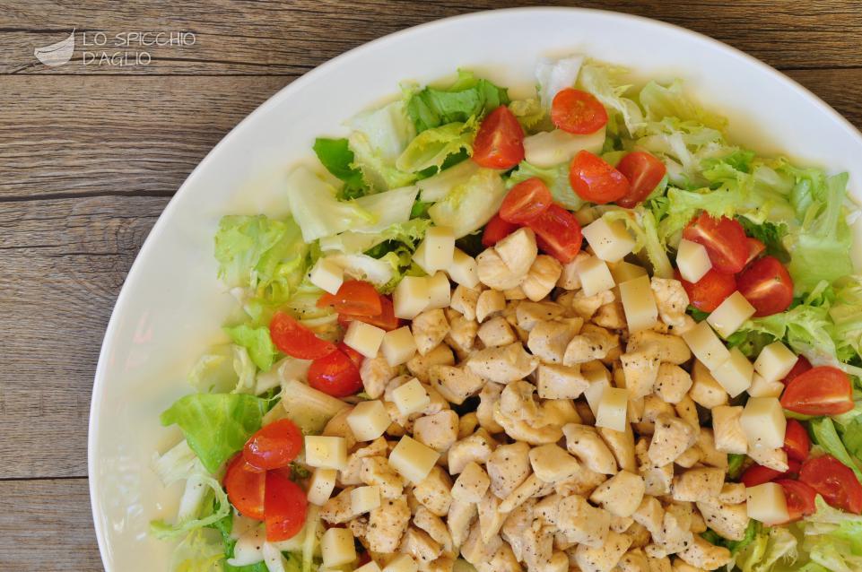 Insalata di pollo e formaggio