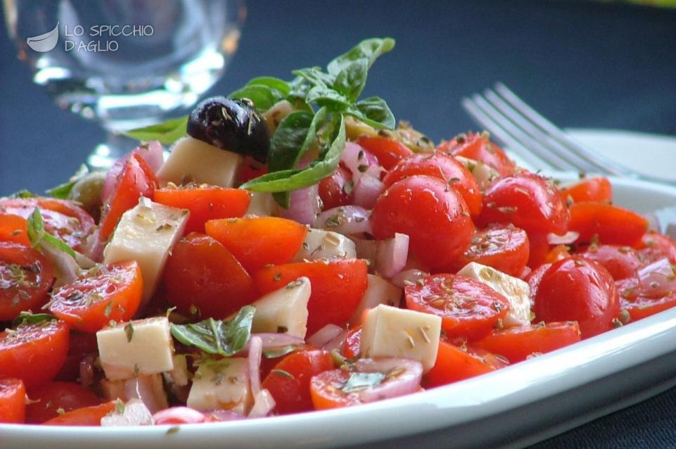 Insalata pomodori e Marzolino