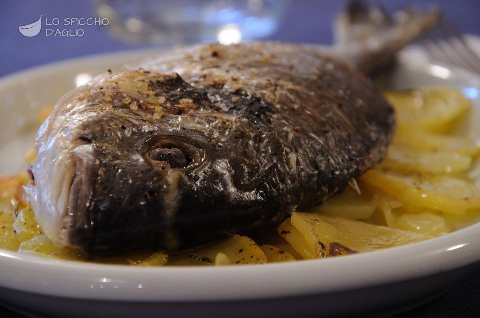 Orate al forno con patate Orate al forno con patate